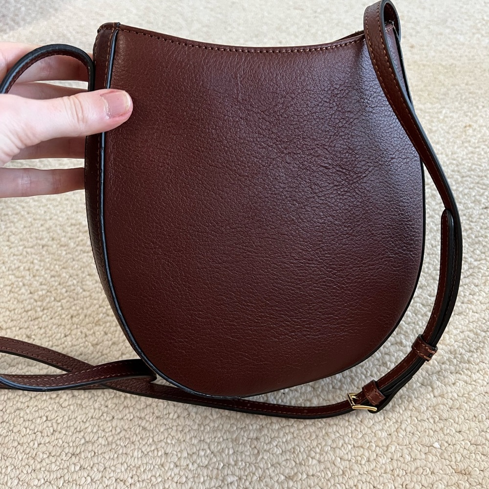 Brown leather Linjer crossbody